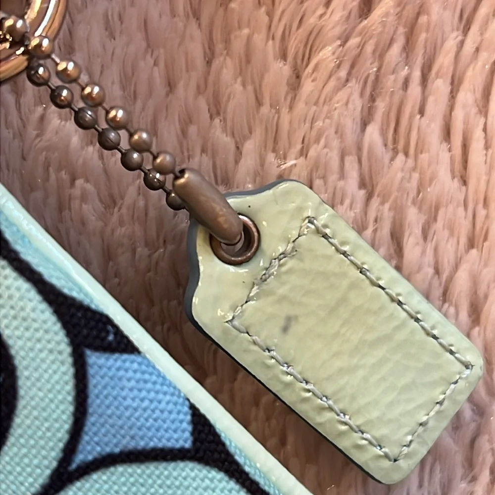 COACH - Picture 13 of 13